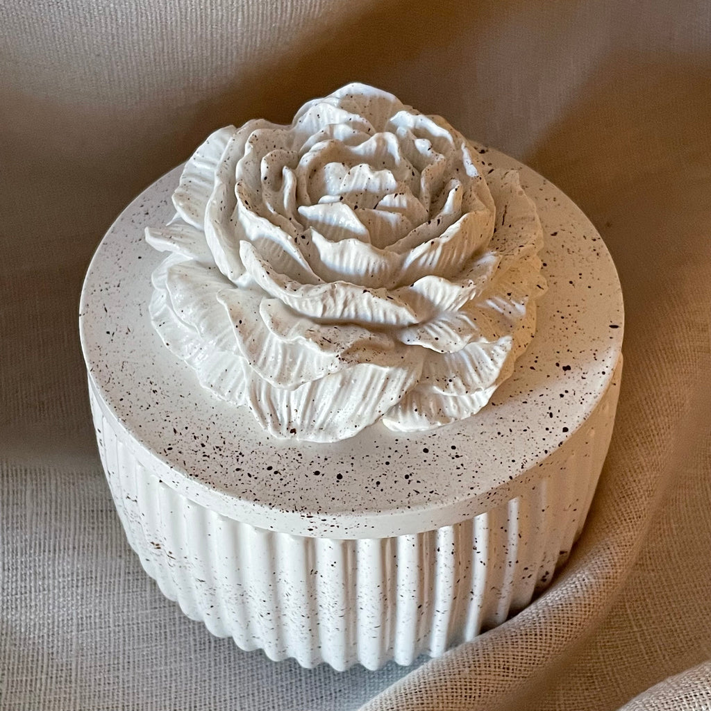 Flor de Yeso — Vela Aromática en Recipiente de Yeso