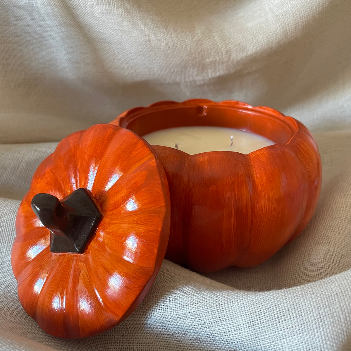 Harvest Pumpkin — Vela Aromática en Recipiente de Yeso